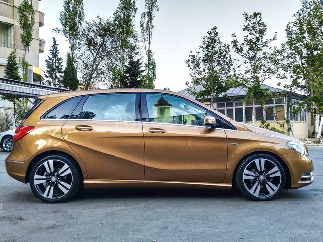 Mercedes B 180 2012, 39,000 km - 1.6 l - Bakı
