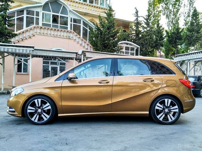 Mercedes B 180 2012, 39,000 km - 1.6 l - Bakı