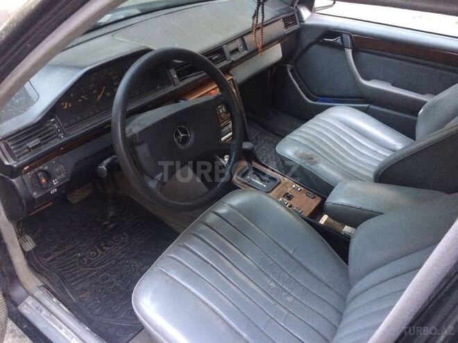 Mercedes E 300 1990, 330,000 km - 3.0 l - Bakı