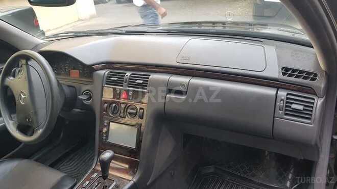 Mercedes E 220 1999, 355,000 km - 2.2 l - Bakı