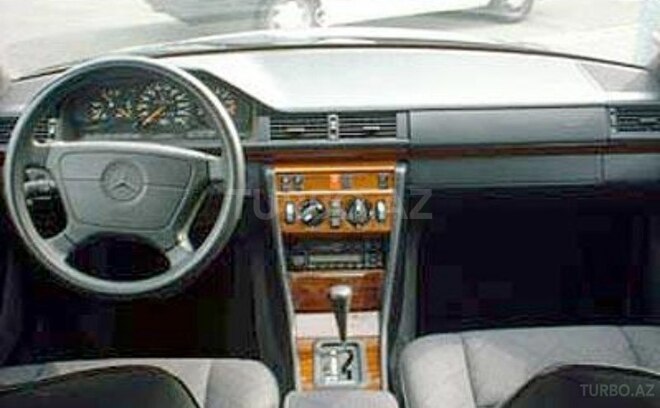 Mercedes E 220 1992, 230,985 km - 0.3 l - Sumqayıt