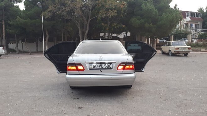 Mercedes E 230 1998, 272,000 km - 2.4 l - Bakı