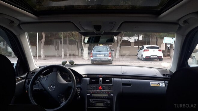 Mercedes E 230 1998, 272,000 km - 2.4 l - Bakı