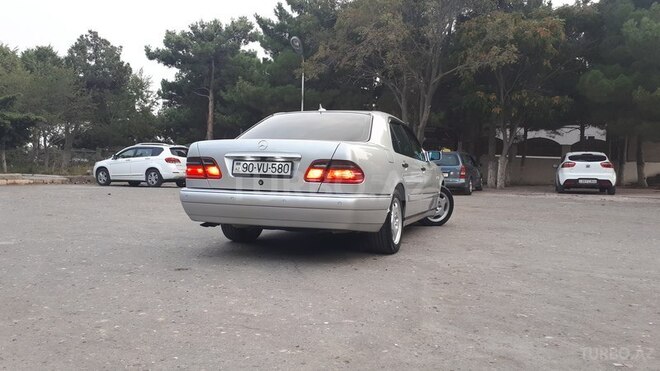 Mercedes E 230 1998, 272,000 km - 2.4 l - Bakı