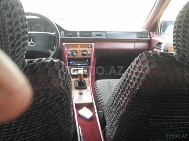 Mercedes E 250 1990, 568,326 km - 2.5 l - Biləsuvar