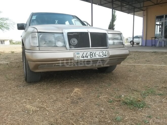 Mercedes E 250 1990, 568,326 km - 2.5 l - Biləsuvar