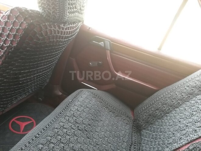 Mercedes E 250 1990, 568,326 km - 2.5 l - Biləsuvar