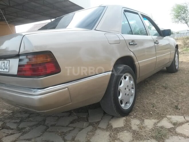 Mercedes E 250 1990, 568,326 km - 2.5 l - Biləsuvar