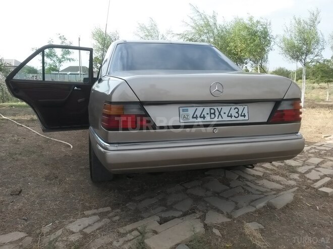 Mercedes E 250 1990, 568,326 km - 2.5 l - Biləsuvar