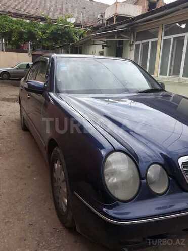 Mercedes E 220 1999, 130,000 km - 2.2 l - Bakı