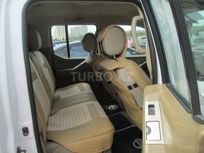 Nissan Navara 2012, 186,500 km - 2.5 l - Bakı
