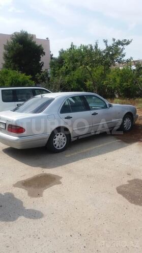 Mercedes E 240 1998, 295,000 km - 2.4 l - Bakı