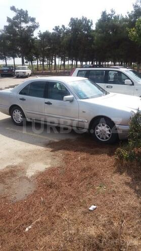 Mercedes E 240 1998, 295,000 km - 2.4 l - Bakı