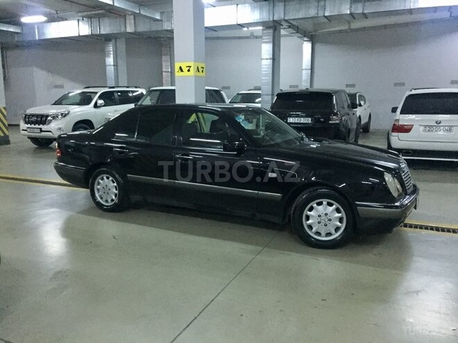 Mercedes E 240 1999, 220,000 km - 2.4 l - Bakı