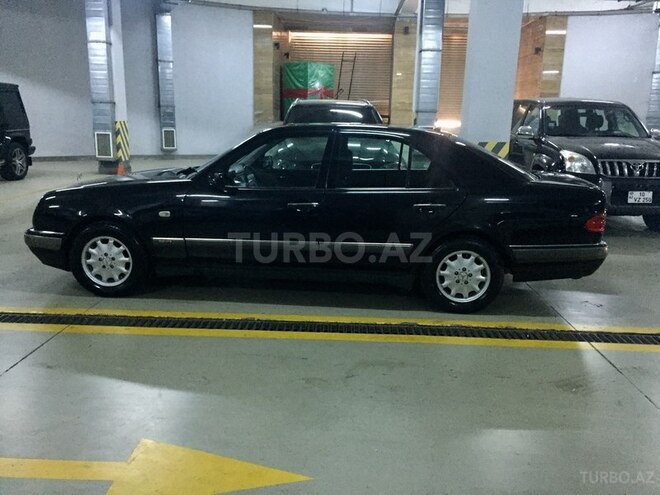 Mercedes E 240 1999, 220,000 km - 2.4 l - Bakı