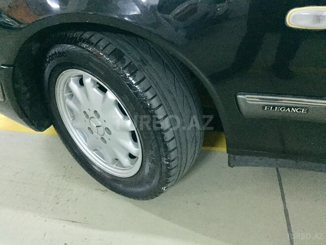 Mercedes E 240 1999, 220,000 km - 2.4 l - Bakı