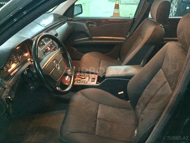 Mercedes E 240 1999, 220,000 km - 2.4 l - Bakı