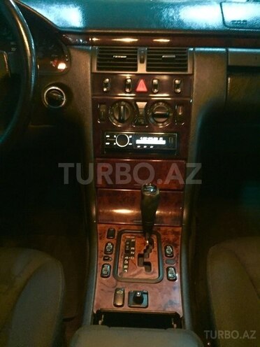 Mercedes E 240 1999, 220,000 km - 2.4 l - Bakı