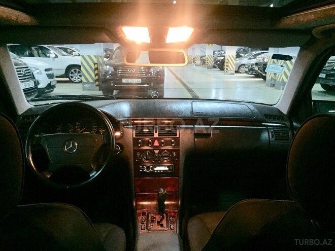 Mercedes E 240 1999, 220,000 km - 2.4 l - Bakı