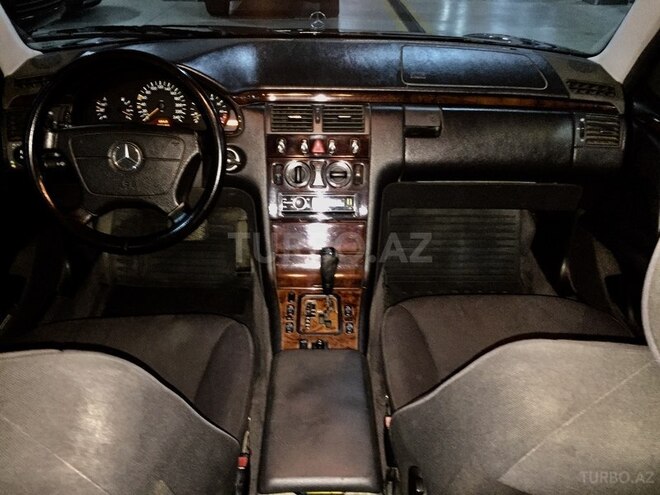 Mercedes E 240 1999, 220,000 km - 2.4 l - Bakı
