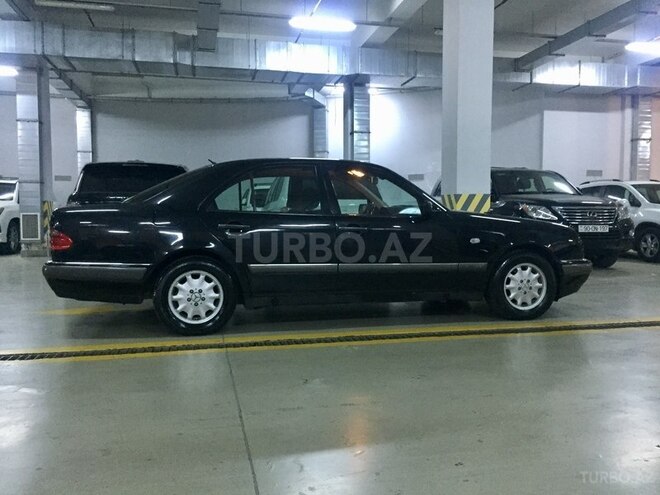 Mercedes E 240 1999, 220,000 km - 2.4 l - Bakı