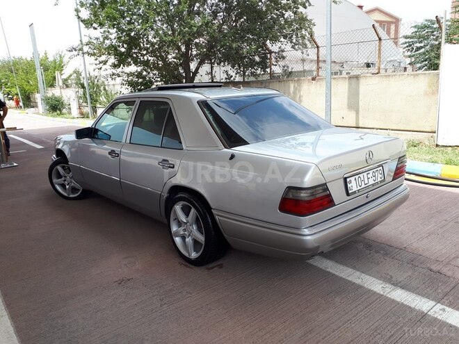 Mercedes E 280 1995, 422,000 km - 2.8 l - Bakı
