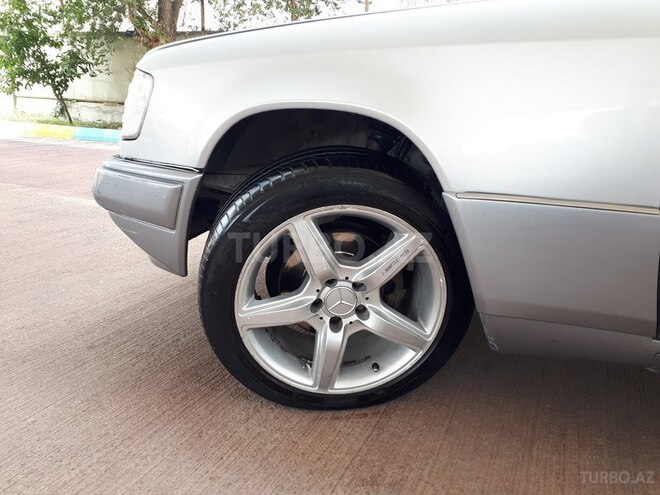Mercedes E 280 1995, 422,000 km - 2.8 l - Bakı