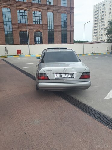 Mercedes E 280 1995, 422,000 km - 2.8 l - Bakı