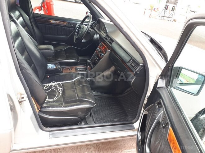 Mercedes E 280 1995, 422,000 km - 2.8 l - Bakı