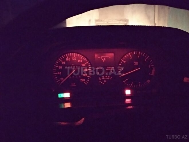 BMW 520 1988, 221,000 km - 2.0 l - Bakı