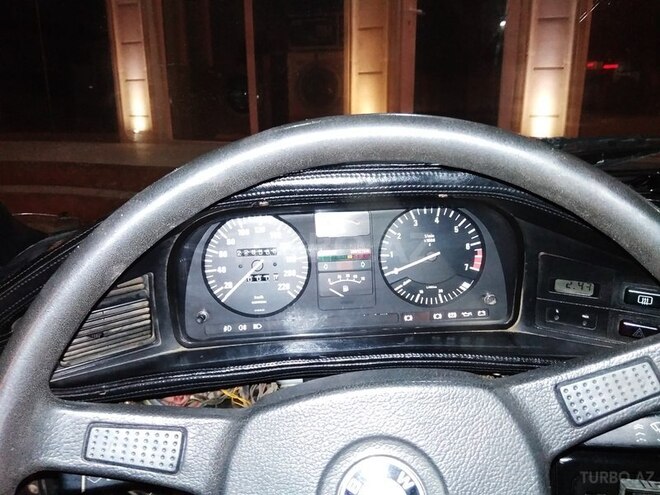BMW 520 1988, 221,000 km - 2.0 l - Bakı