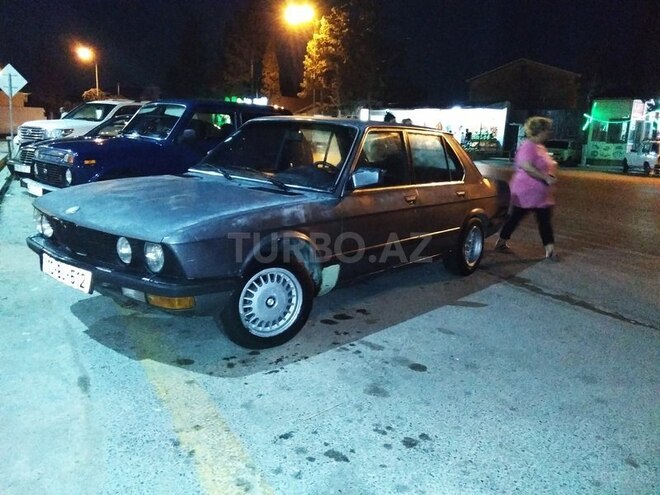 BMW 520 1988, 221,000 km - 2.0 l - Bakı