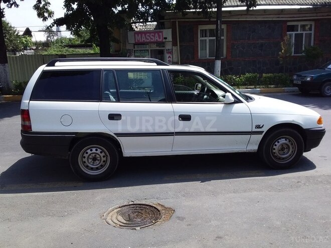 Opel Astra 1992, 320,000 km - 1.7 л - Zaqatala