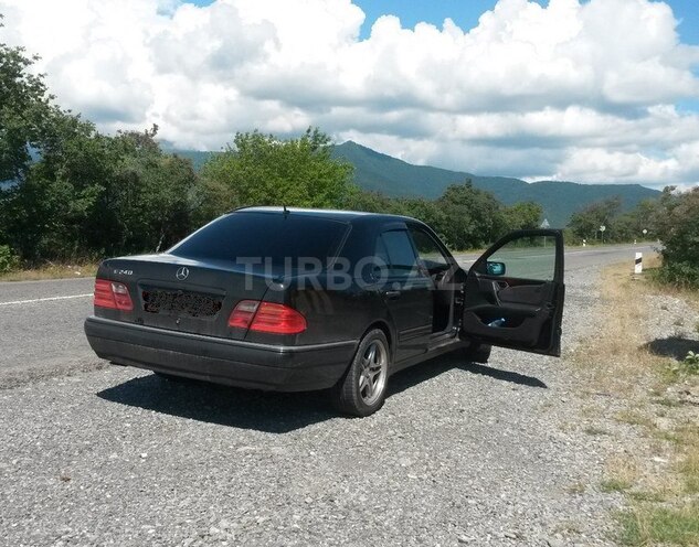 Mercedes E 240 1999, 251,000 km - 2.4 л - Bakı
