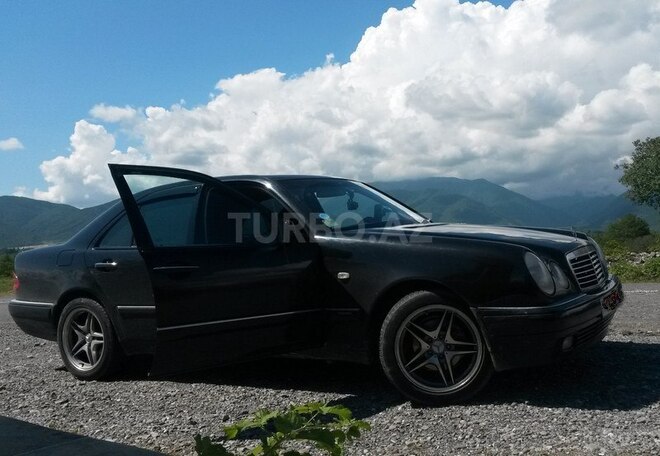 Mercedes E 240 1999, 251,000 km - 2.4 л - Bakı