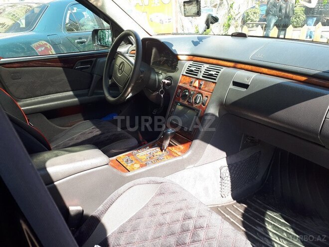 Mercedes E 240 1999, 251,000 km - 2.4 л - Bakı