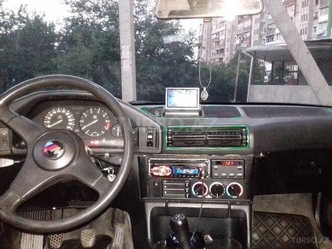 BMW 520 1991, 128,000 km - 2.0 l - Gəncə