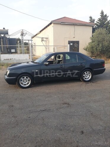 Mercedes E 280 1996, 235,484 km - 2.8 l - Bakı