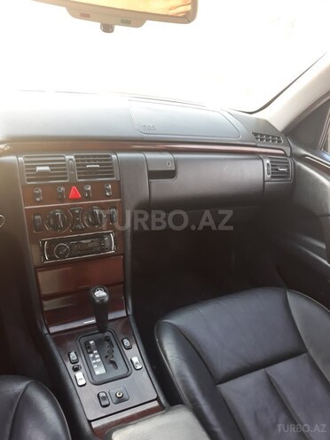 Mercedes E 280 1996, 235,484 km - 2.8 l - Bakı