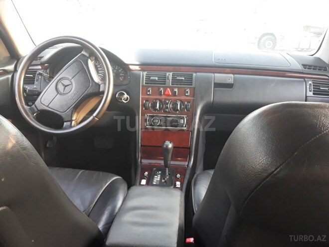 Mercedes E 280 1996, 235,484 km - 2.8 l - Bakı