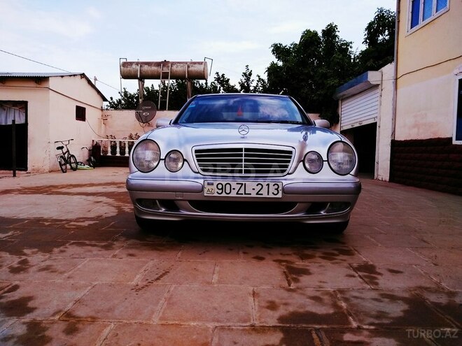 Mercedes E 200 2000, 237,000 km - 2.0 l - Salyan