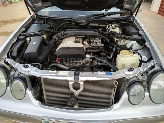 Mercedes E 200 2000, 237,000 km - 2.0 l - Salyan