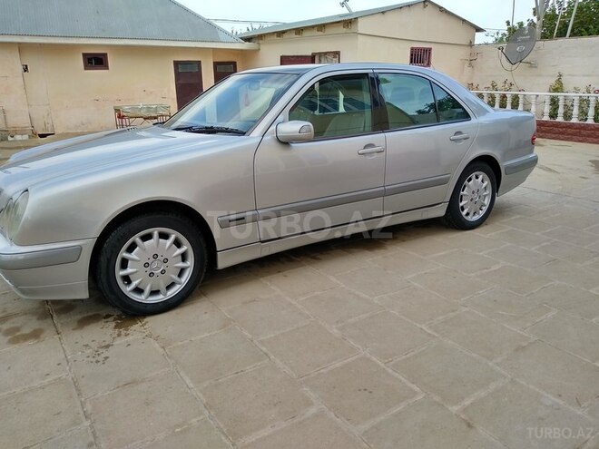 Mercedes E 200 2000, 237,000 km - 2.0 l - Salyan