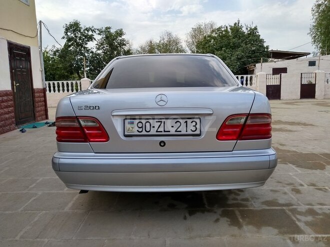 Mercedes E 200 2000, 237,000 km - 2.0 l - Salyan