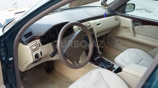 Mercedes E 230 1997, 250,000 km - 2.3 л - Bakı
