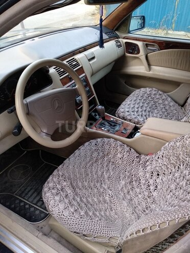 Mercedes E 280 1998, 279,000 km - 3.2 l - Bakı