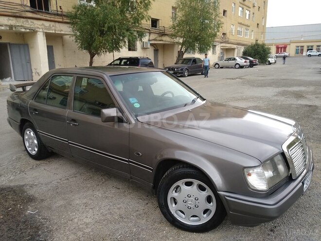 Mercedes E 260 1986, 400,000 km - 2.6 l - Bakı