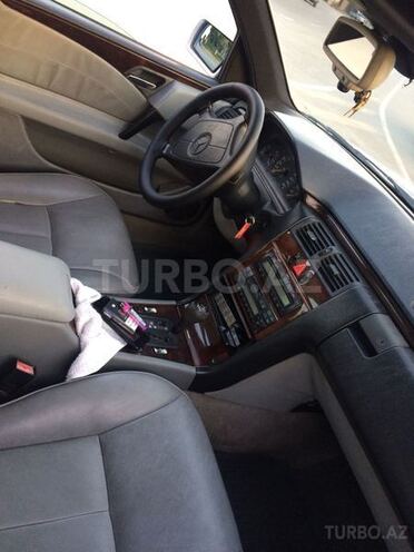Mercedes E 230 1995, 402,000 km - 2.3 l - Sumqayıt