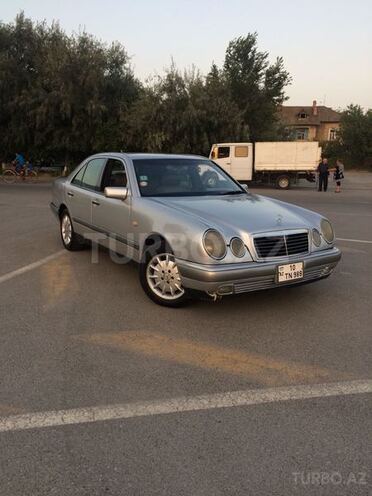 Mercedes E 230 1995, 402,000 km - 2.3 l - Sumqayıt