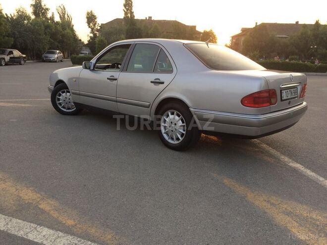 Mercedes E 230 1995, 402,000 km - 2.3 l - Sumqayıt